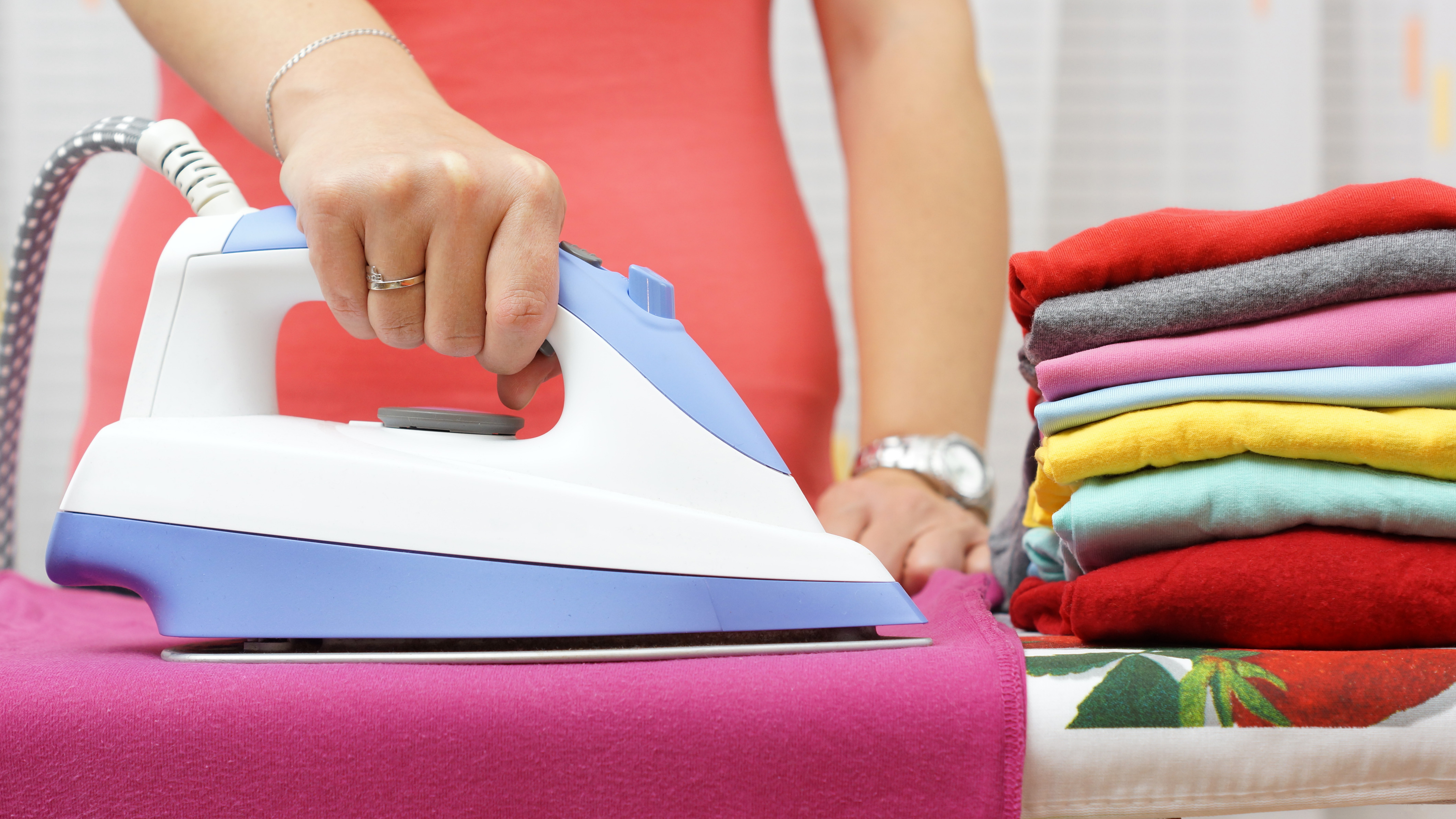 ilustracion de planchado de ropa (2)